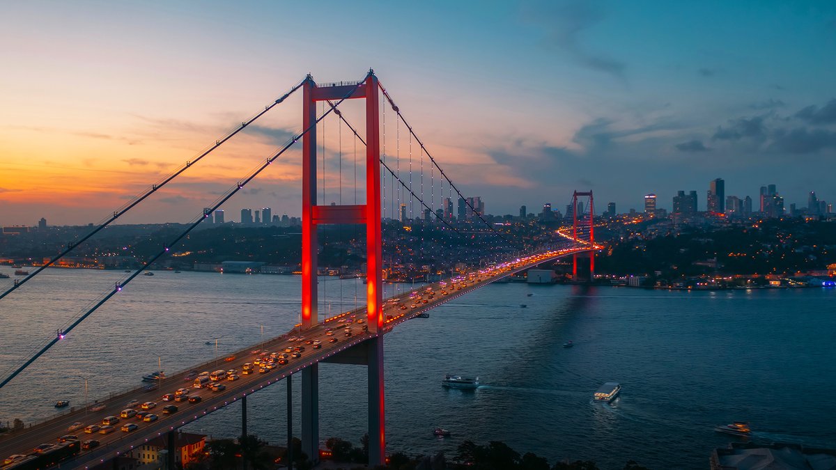 ✈️ Discover İstanbul while waiting for your next flight! Carry out your Stopover ticketing via our online channels to benefit from Stopover free accommodation service or take advantage of great deals for those wishing to stay longer. #TurkishAirlines #StopoverIstanbul