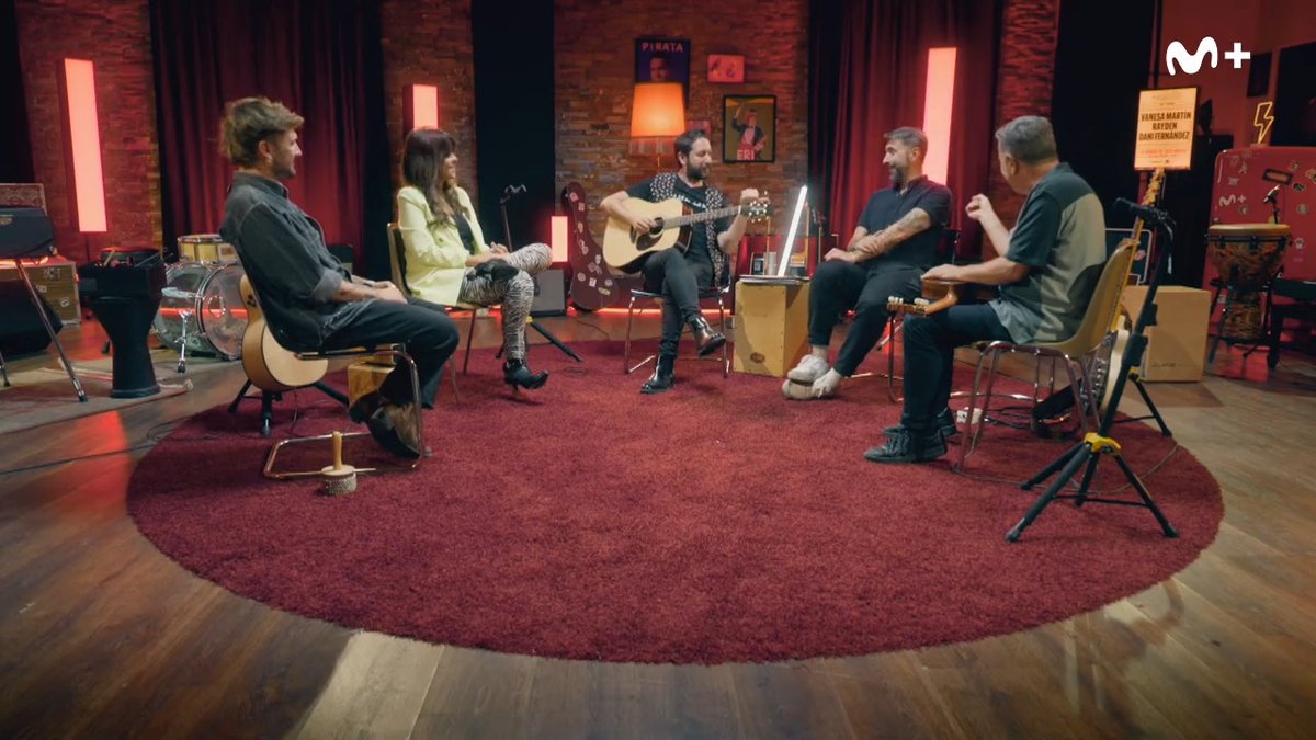 En el año 2006 pasaron muchísimas cosas. Algunas de ellas marcaron las carreras de Vanesa Martin, R A Y D E N y Dani Fernández D. 🎶 ➡️ Ya puedes disfrutar de este ambiente musical en el primer programa de #ElCamerino, ya disponible.