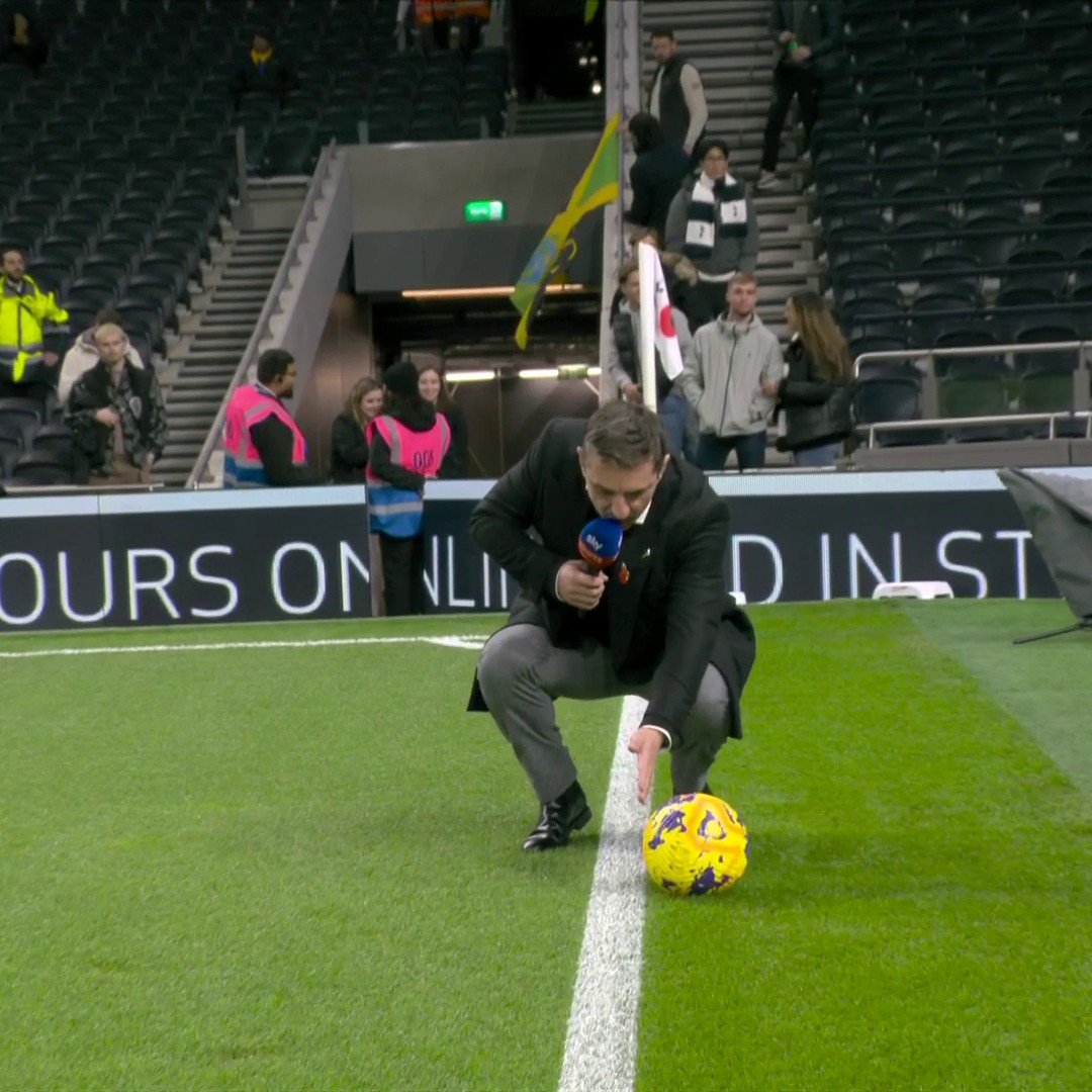 "There's ambiguity. It's an optical illusion!" 👁️ Gary Neville explains the different angles when a ball is sitting on the touchline 🎥🤨