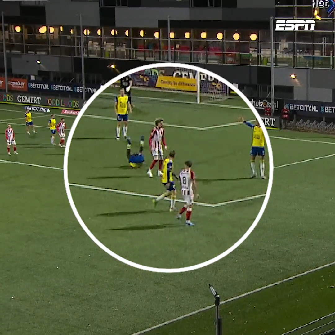 🤨 Bizar moment bij TOP Oss - Cambuur… 🟥 📺 Schakelkanaal nu LIVE op ESPN 1! #️⃣ #topcam