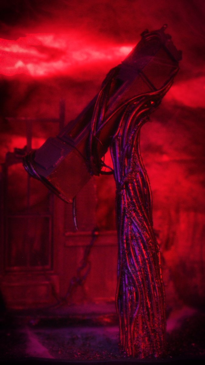 Vecna’s lair is still terrifying even at 1:18 scale. [Miniature by David Miniatures] #strangerthingsday