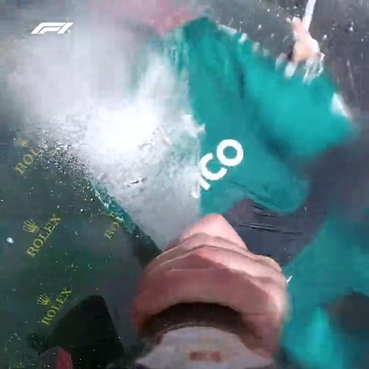 A little bit of the bubbly 🍾 A shower of Ferrari Trento for Fernando and Lando courtesy of Max 🚿 #F1 #BrazilGP