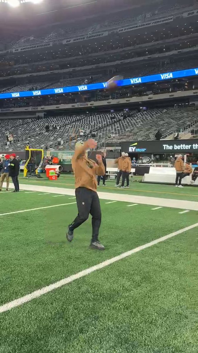 Aaron Rodgers launching passes less than two months after Achilles surgery 😳
