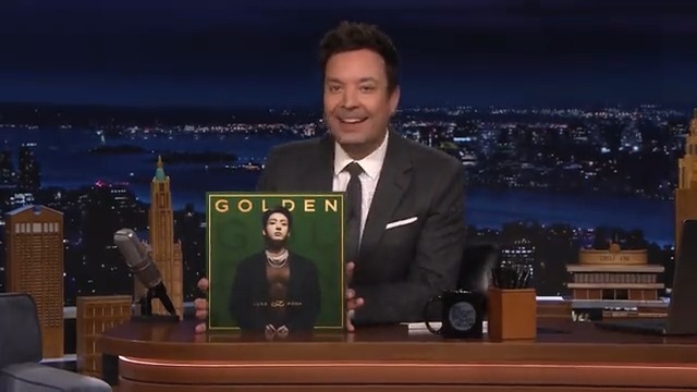 .BTS_official’s #JungKook gave Jimmy a signed #JungKook_GOLDEN record 🥹 #JungKookOnFallon #FallonTonight
