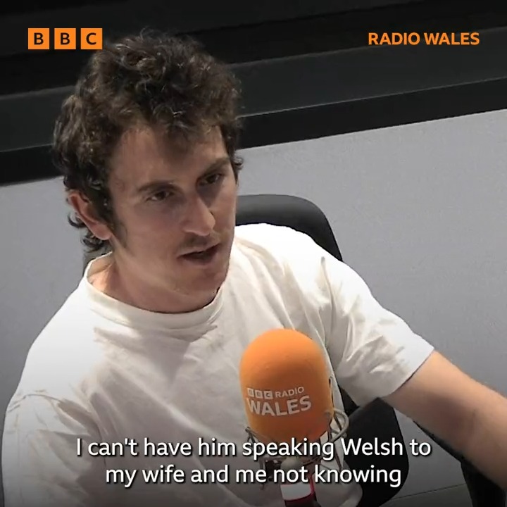 Welsh cyclist, Geraint Thomas, says when he retires it’ll be back to Wales to learn Welsh. “Macs is going to go to Welsh school and I can’t have him speaking Welsh to my wife and me not knowing.” 🏴
