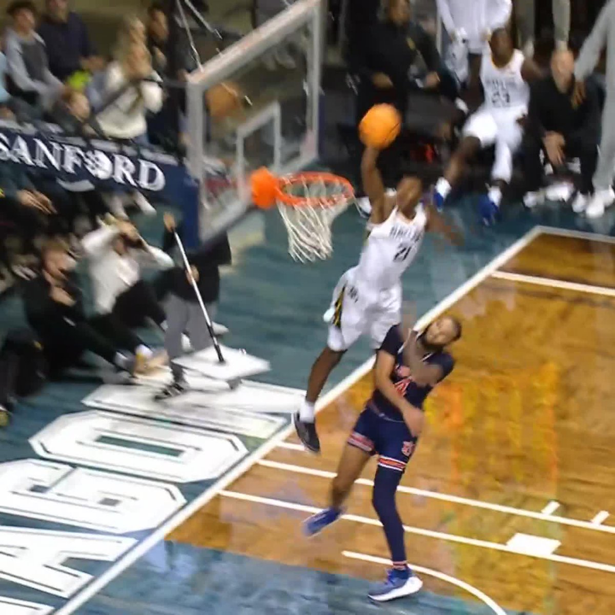 YVES MISSI THREW IT DOWN FOR BAYLOR 🔨 Baylor Men’s Basketball