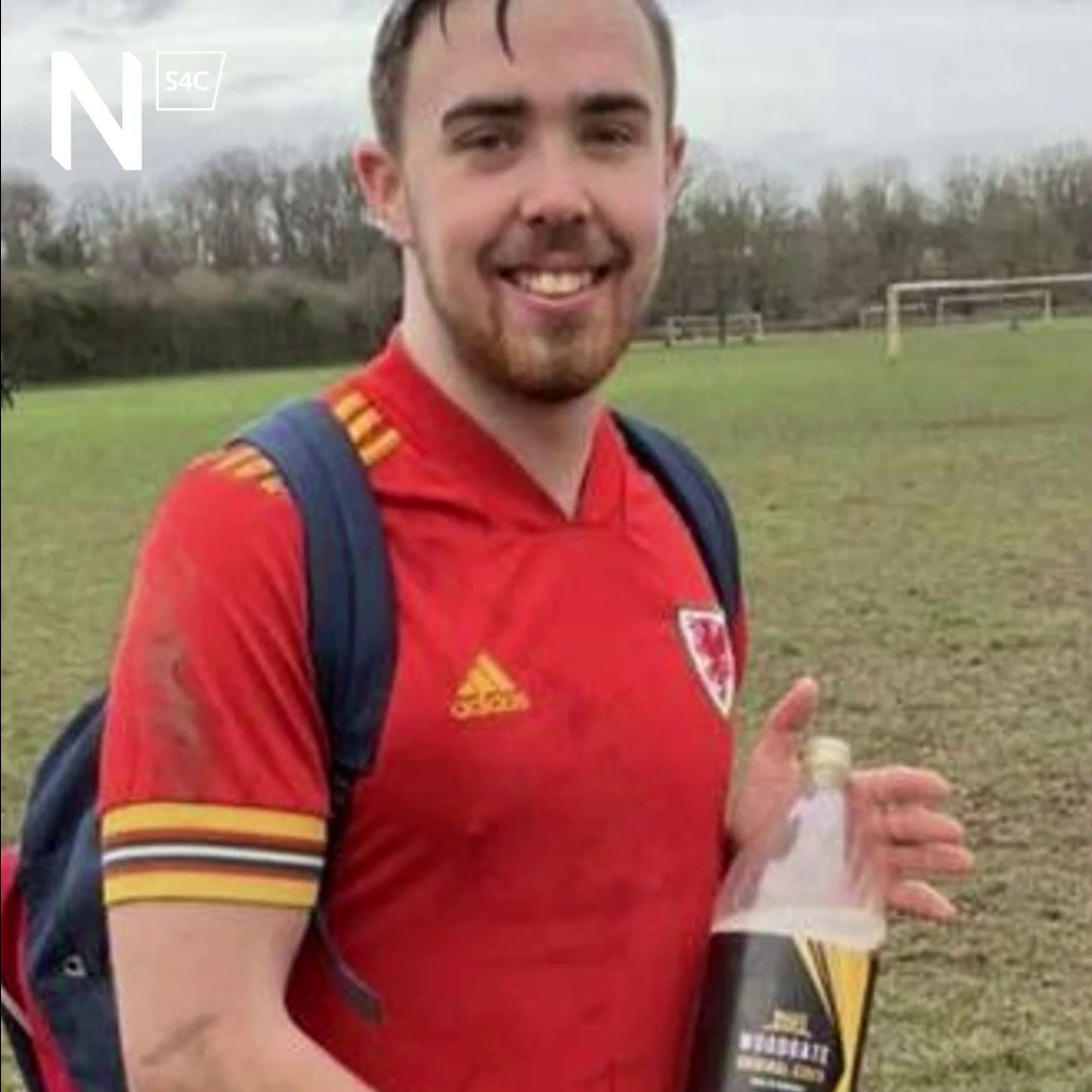 ❤️ ‘Fysa Josh wedi bod wrth ei fodd efo’r her.’ Bydd tîm pêl-droed y Gym Gym yng Nghaerdydd yn rhedeg 456 milltir i godi arian at elusen er cof am Joshua Lloyd Roberts o Gaernarfon. Y Gym Gym Pêl-Droed GymGym