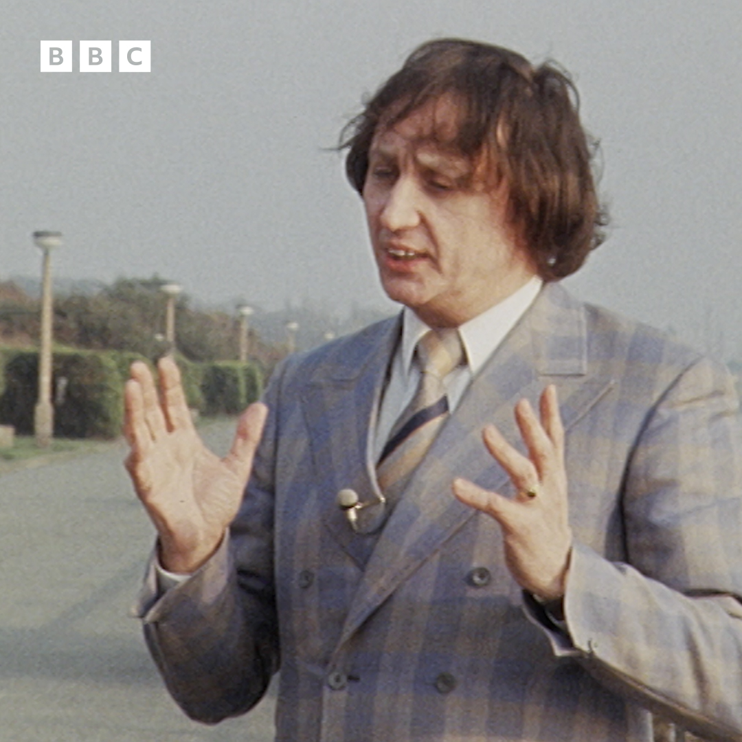 #OnThisDay 1927: Sir Ken Dodd OBE was born. The English comedian, singer and actor appeared on Nationwide in 1976, welcoming Michael Barratt to his native Liverpool and teaching him a bit of Liverpudlian.