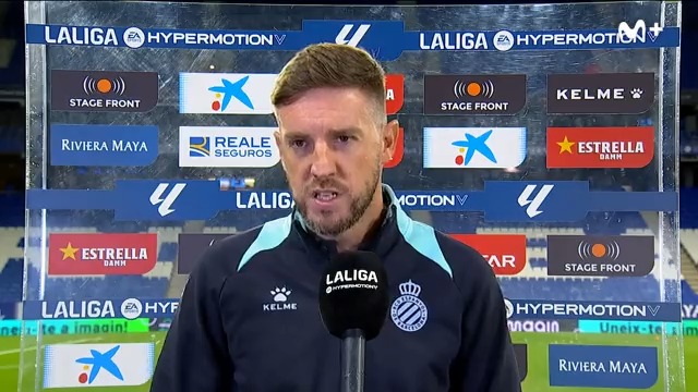 - "No le hables de fútbol". - POV: Tú en la primera cita: