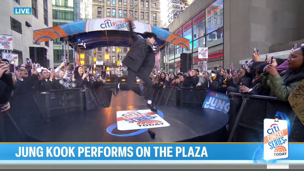when jung kook puts his mic down u know he’s about to eat it up some more!!!!!! #JungKookOnTODAY #citiconcertseries #BTS @BTS_bighit