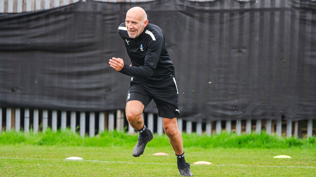 🏃 Every year, Mick Rathbone takes part in his own birthday challenge. ⏱️ Here’s how the legendary physio fared against the clock this week… #oafc