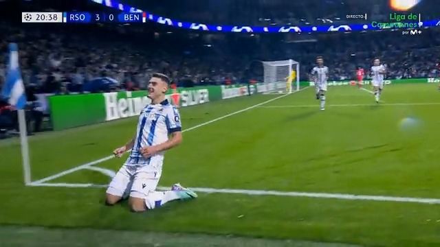 Baño y masaje en Anoeta. 𝐁𝐚𝐫𝐫𝐞𝐧𝐞 la descose. #UCL #LaCasaDelFútbol