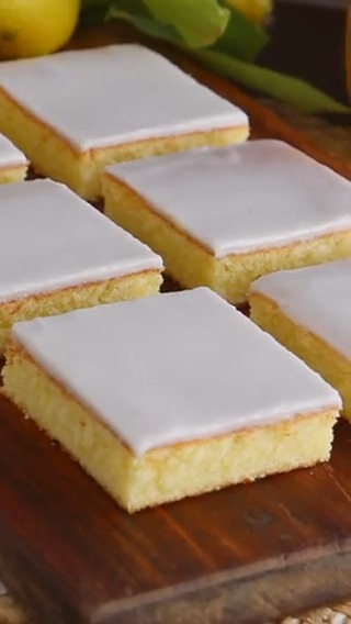 "Lemonies" o Cuadraditos de Limón con Glaseado, son húmedos y muuuy sabrosos! 🤤 Receta: