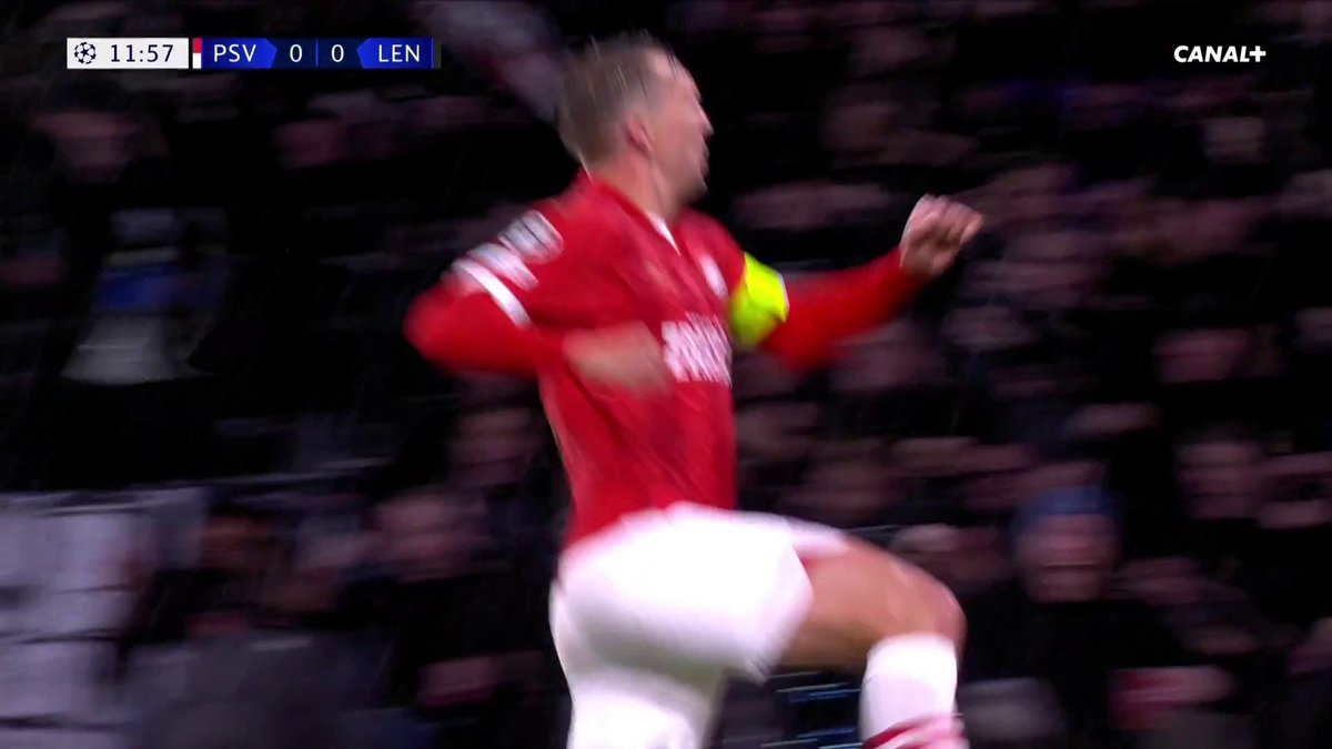 L’ouverture du score de Luuk de Jong pour le PSV face au RC Lens. 😕 🎥 CANAL+ Foot