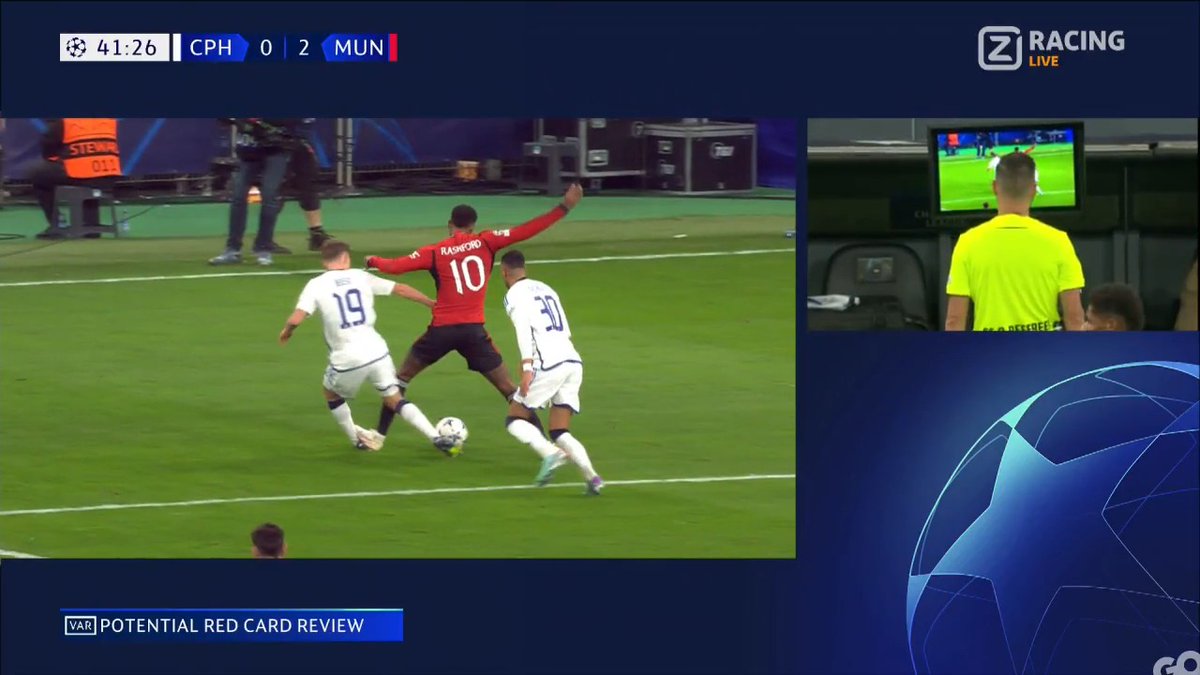 Rood voor 𝗥𝗮𝘀𝗵𝗳𝗼𝗿𝗱 🟥 Een ongelukkige maar stevige overtreding en Manchester United staat met 10 man... 😬 Terechte kaart? 🤔 #ZiggoSport #UCL #CPHMUN