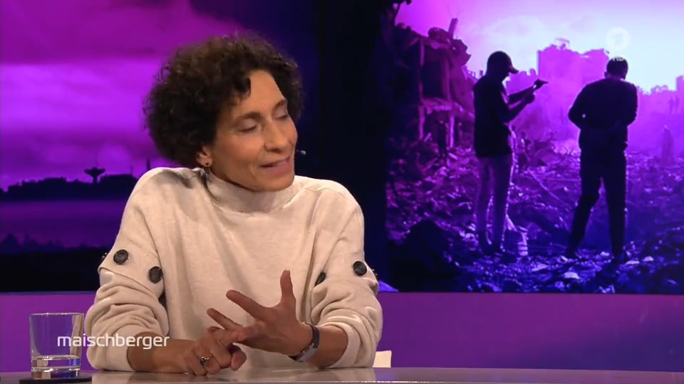 Der muslimischen Community die Akzeptanz antisemitischen Gedankenguts zu unterstellen, sei gefährlich, so Sonja Zekri (Sonja Zekri): „Der weit überwiegende Teil, der hier geboren ist, der deutsche Schulen durchlaufen hat, der dieses Land kennt, lehnt das ab.“ #maischberger Das Erste