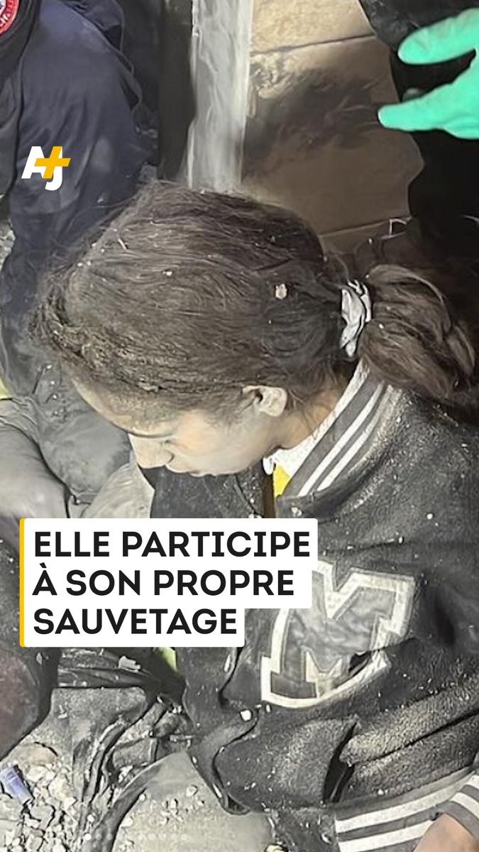 Coincée sous les décombres, cette Palestinienne aide les secours à la sauver.