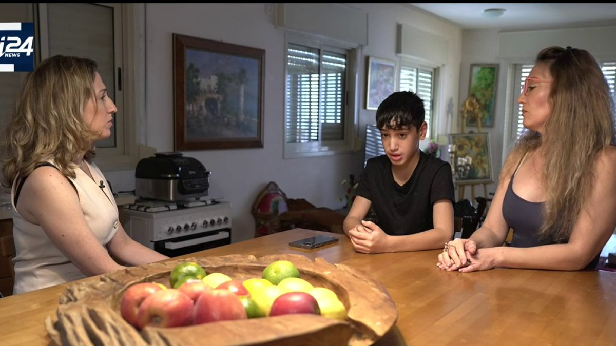 7 octobre : ils racontent le sacrifice de leur père qui s'est jeté à corps perdu sur une grenade lancée par les terroristes pour sauver sa famille "Le plus dur, c'est d'accepter que tout ceci est réel"
