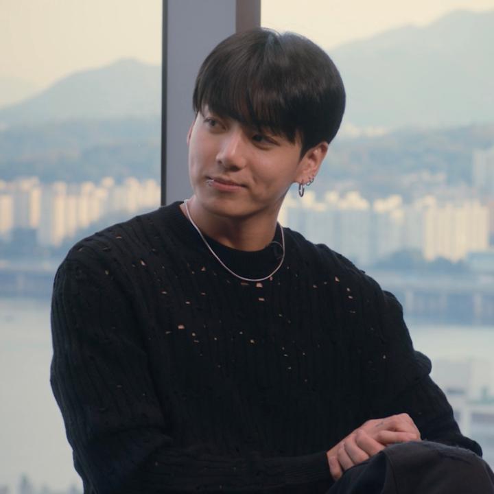 Whether on his own or part of the group, #JungKook always shines bright. Watch his full Zane Lowe interview now on Apple Music. BTS_official #JungKook_GOLDEN