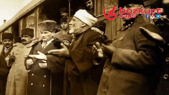 Vatanı ezansız, bayraksız bırakmayan büyük komutana dualarımız... SENİ RAHMET VE MİNNETLE ANIYORUZ...