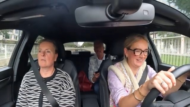 Martien loopt weer lekker te jagen... Hij kan gewoon niet wachten om Nadège te zien joh! Chateau Meiland zie je maandag om 20.30.
