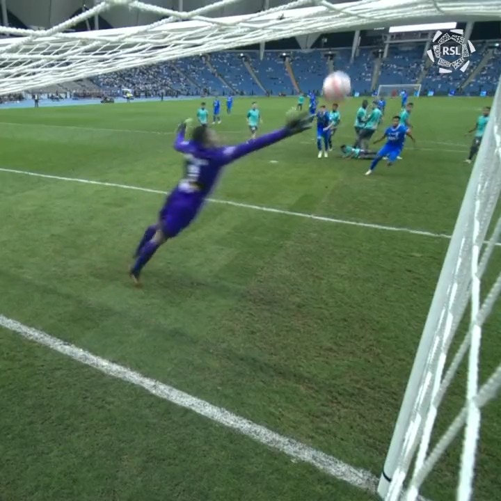 What a strike from Mohammed Kanno 🚀 The midfielder hits a perfect free kick for Al Hilal 💪 #yallaRSL