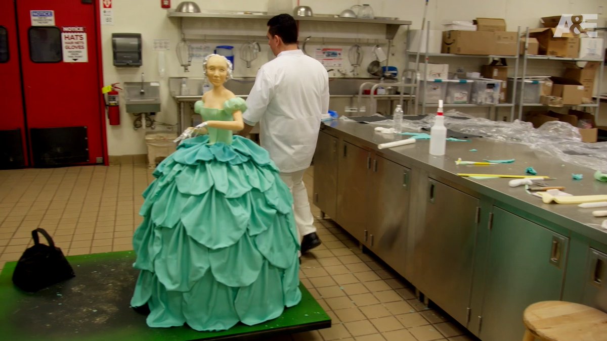 In celebration of #WICKED20, Buddy Valastro bakes a special #WICKED-themed cake during the series premiere of his brand new show, Buddy Valastro’s #CakeDynasty starting Saturday, Nov 11th at 10/9c on A&E’s Home.Made.Nation.