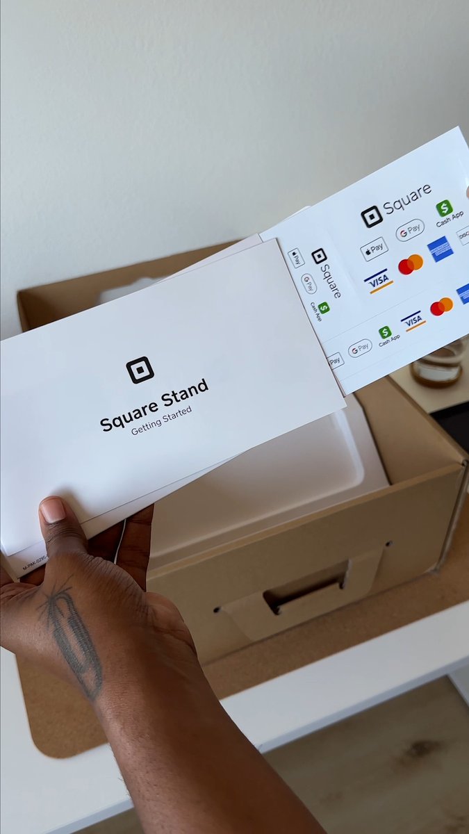 Let’s unbox the Square Stand. *sound up* 🔊