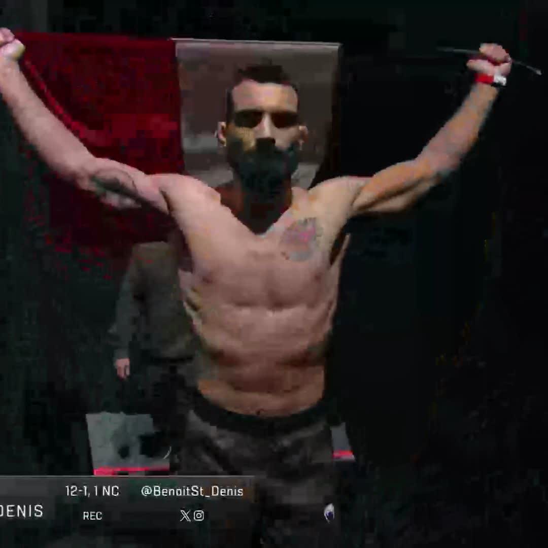 L’entrée sous les hués de Benoît Saint-Denis avec l’étendard Français 🇫🇷 #UFC295
