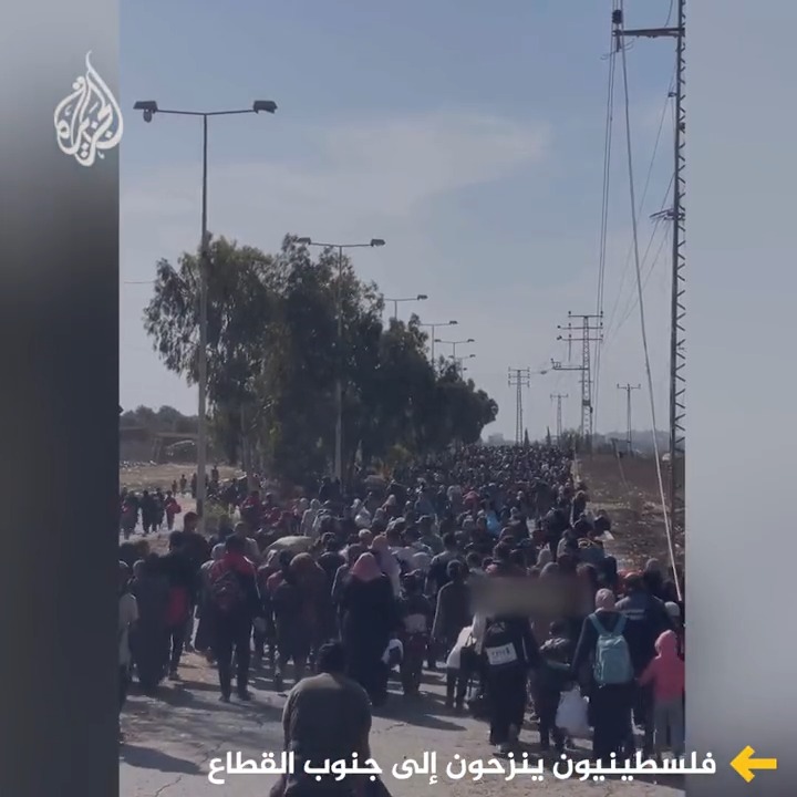 فلسطينيون ينزحون من مدينة #غزة وشمال القطاع إلى جنوبه مع اشتداد القصف واستهداف الاحتلال للمستشفيات #حرب_غزة