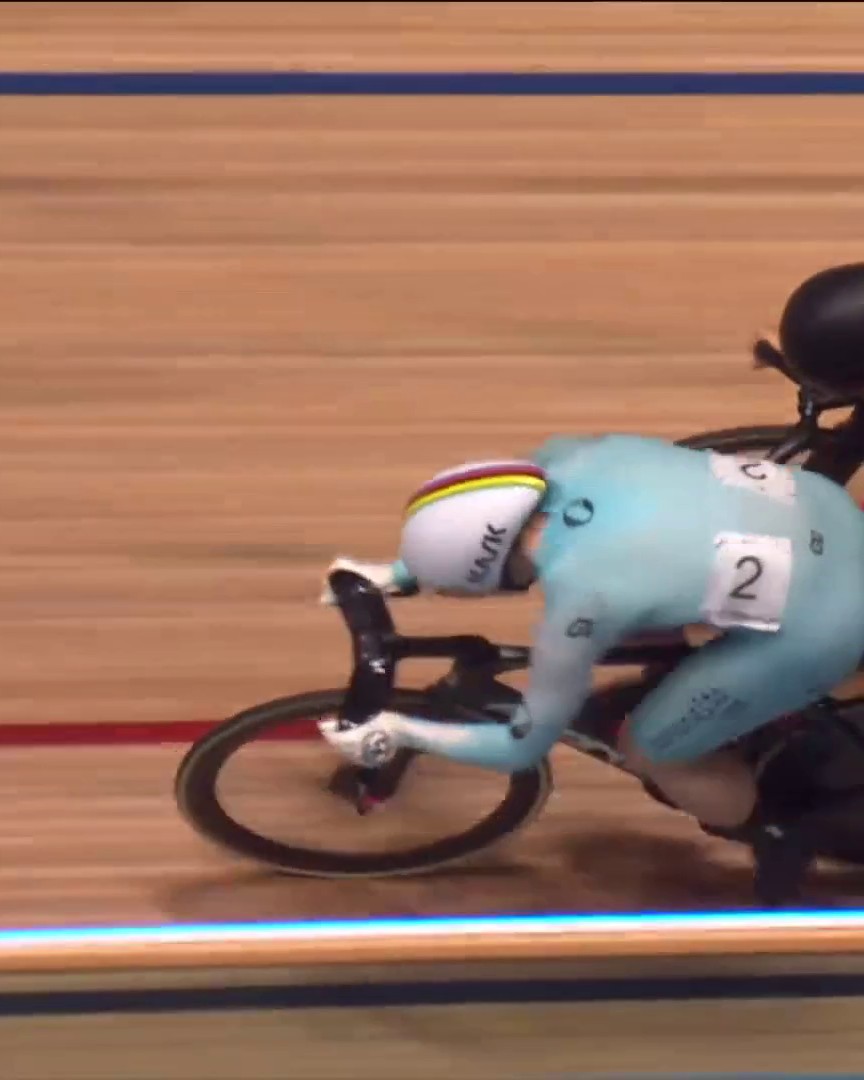 🎣 Bayona reels in the World Champ and blue jersey with a STUNNING Keirin win, and blows open the women's sprint league going into Saturday's Grand Finale! 🏆 #UCITCL
