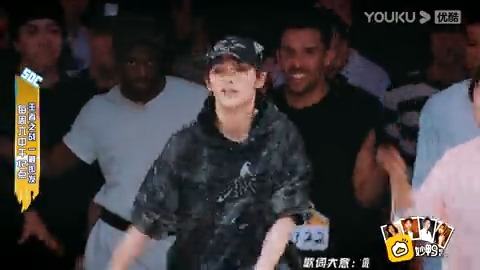 #StreetDanceOfChinaS6 Did #DING #DingChengxin's "See Tình" stage sweeten your day? His overflowing vitality is contagious. Who wouldn't love the ever-versatile Captain DING! #StreetDanceOfChinaS6EP2 #CaptainDINGCrewBattle #YOUKU #优酷