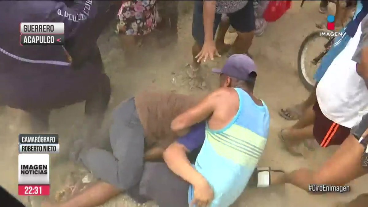Inevitable que las lágrimas asomen. Estos hermanos acapulqueños, literalmente peleando por comida. Manos estiradas, esperando recibir algo que llevarse a la boca. Y nos dicen que la emergencia ya terminó, y los dip morena le negaron el apoyo a Acapulco