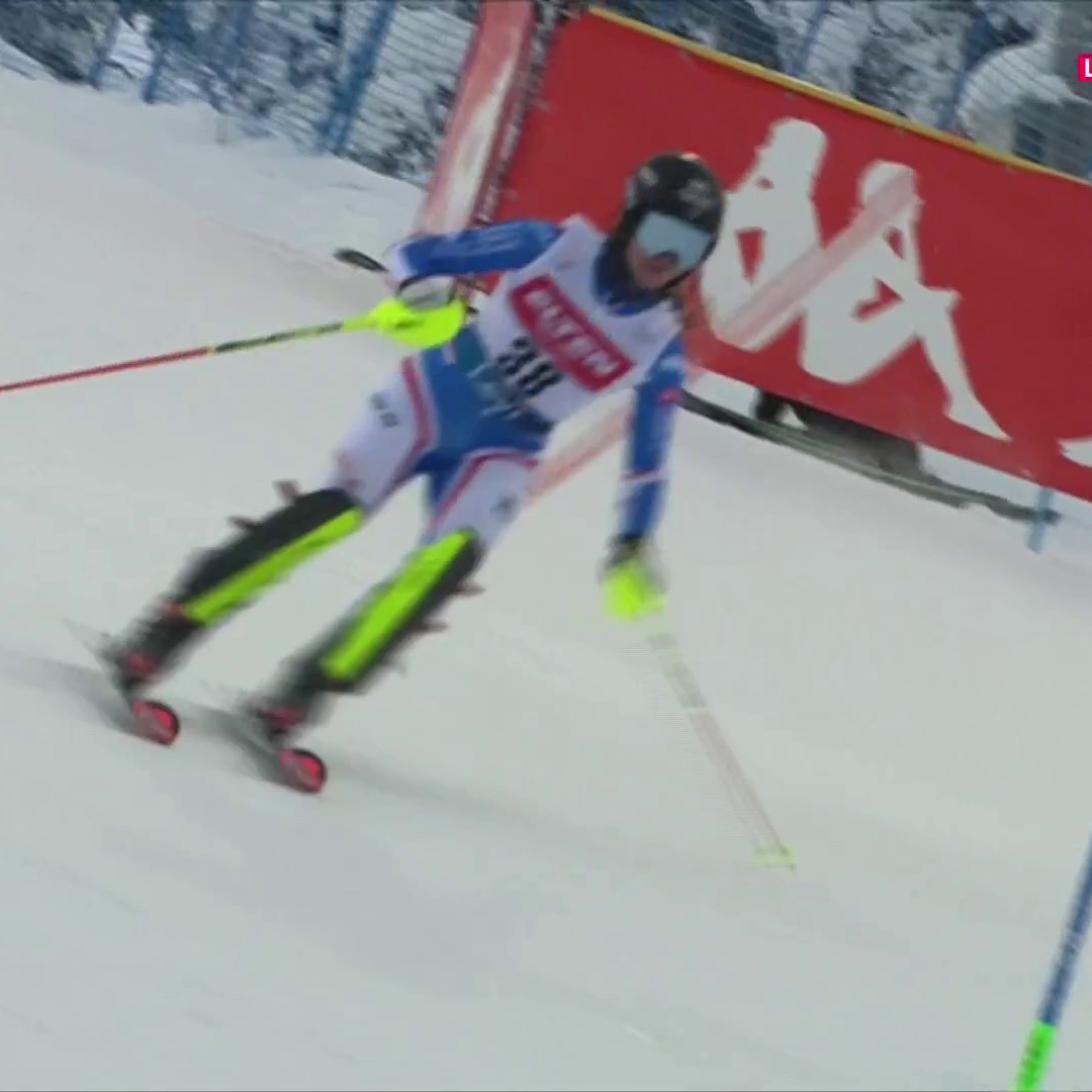🤯 Petra Vlhova assomme la course ! Après avoir remporté la 1ère manche, la Slovaque met tout le monde d'accord en survolant le 2ème round ! #ChaletClub