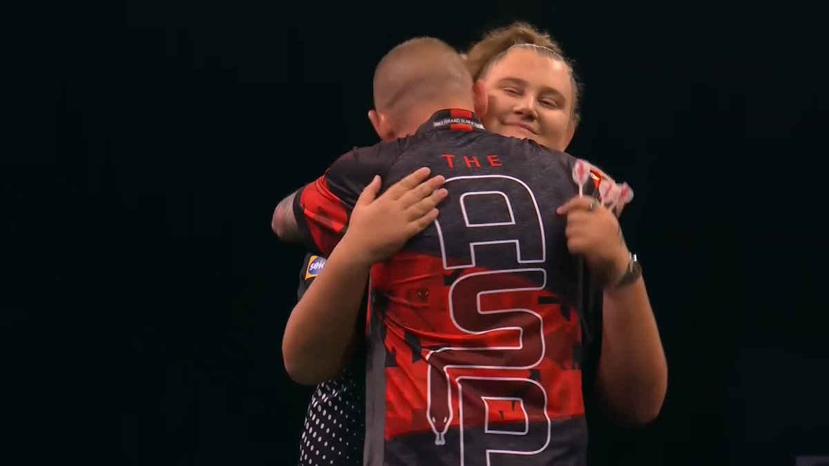 ASPINALL WINS A CRACKER! ๐ฅ What. A. Match! Nathan Aspinall defies FIVE maximums from Beau Greaves to triumph in a dramatic last-leg shoot-out, sealed with a nerveless 98 finish! ๐บ #GSOD | Group H