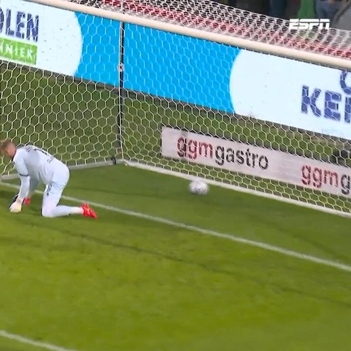😳 Jasper Cillessen gaat niet vrijuit bij de 1-0 van - wie anders dan - Sem Steijn! ⚽️ #twenec