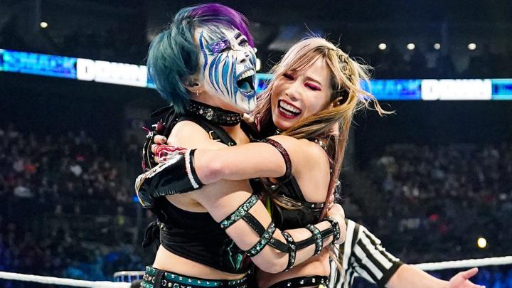 What was your favorite moment from #SmackDown?! #WWETop10