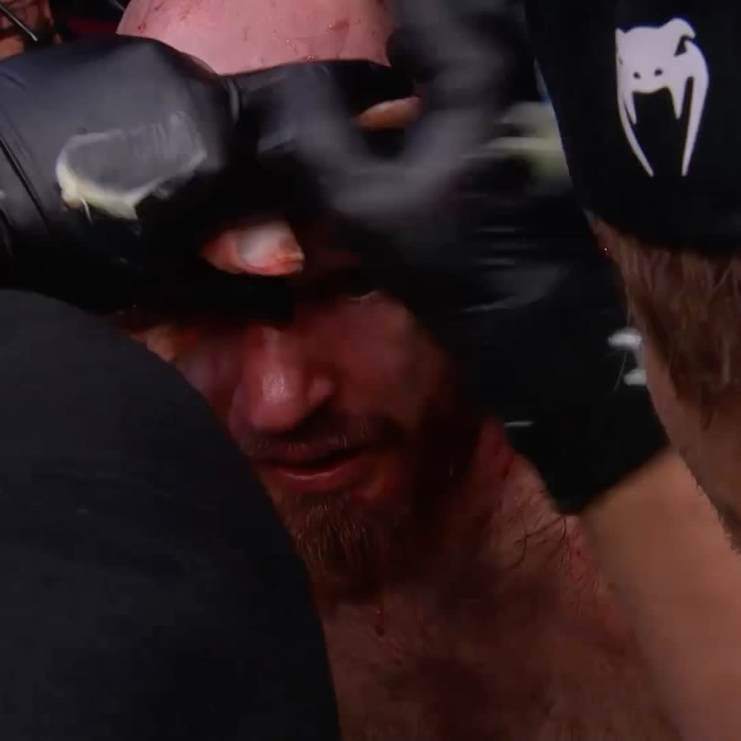 Ese corte๐จ #UFC295