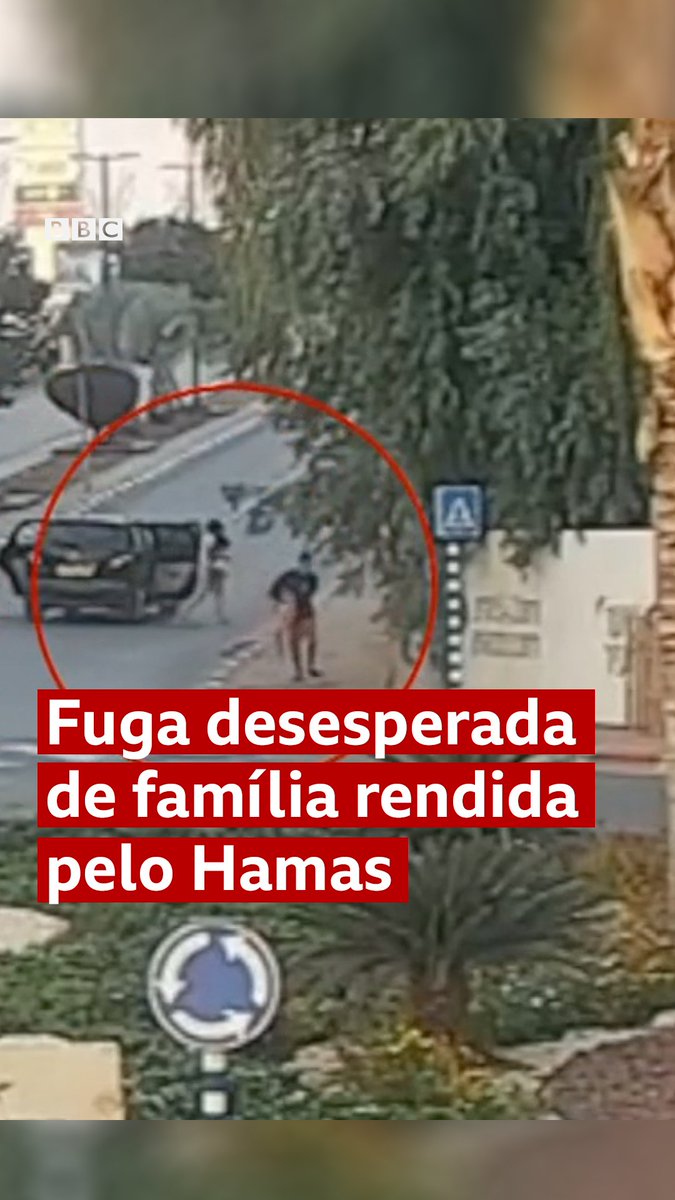Câmeras de segurança capturaram o momento em que uma família israelense tenta fugir da cidade de Sderot, próxima à fronteira da Faixa de Gaza. #bbccurtas #israel #sderot