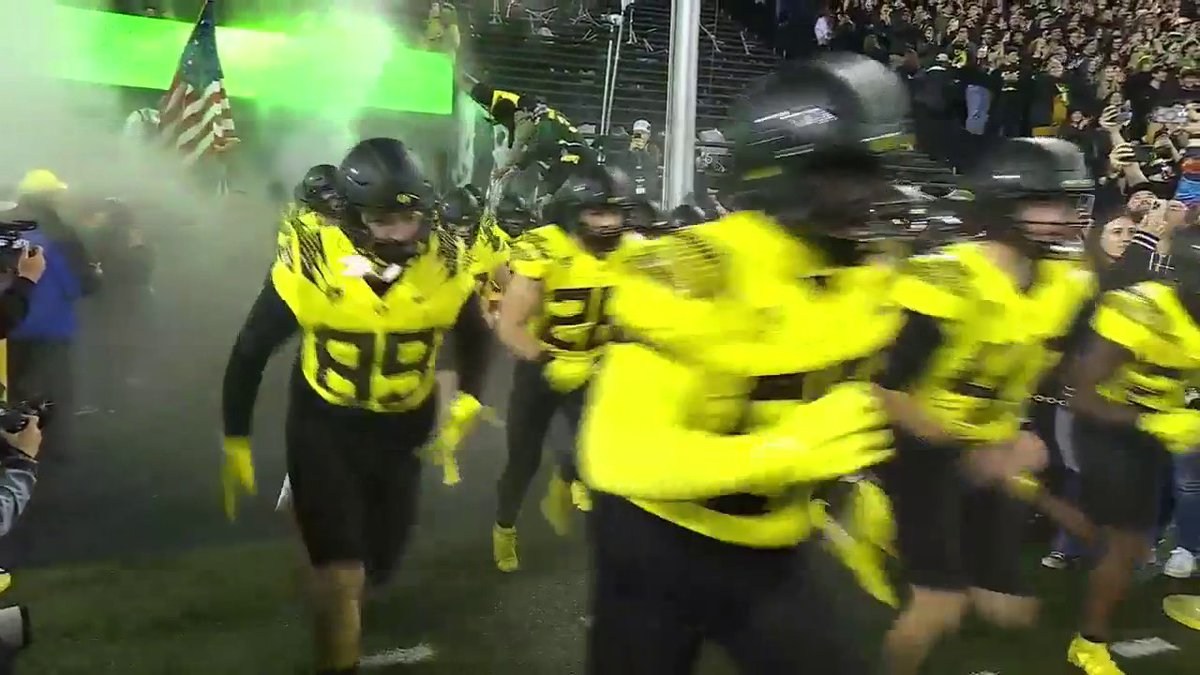 HERE COME THE DUCKS! 🐥 Oregon Football