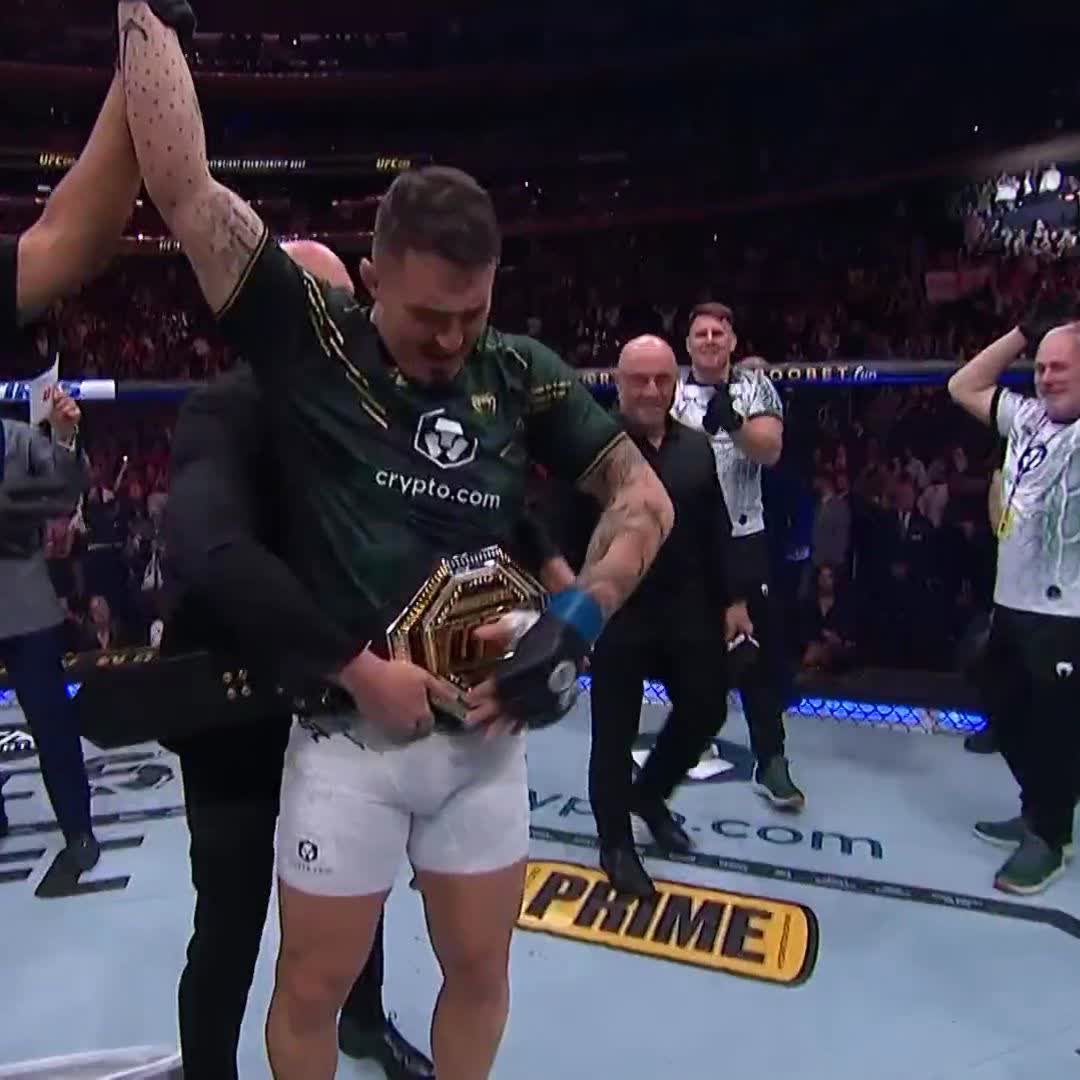 THE MOMENT TOM ASPINALL WOULD BE KING! 👑 🏆🏴 Tom Aspinall has a piece of heavyweight gold! #UFC295