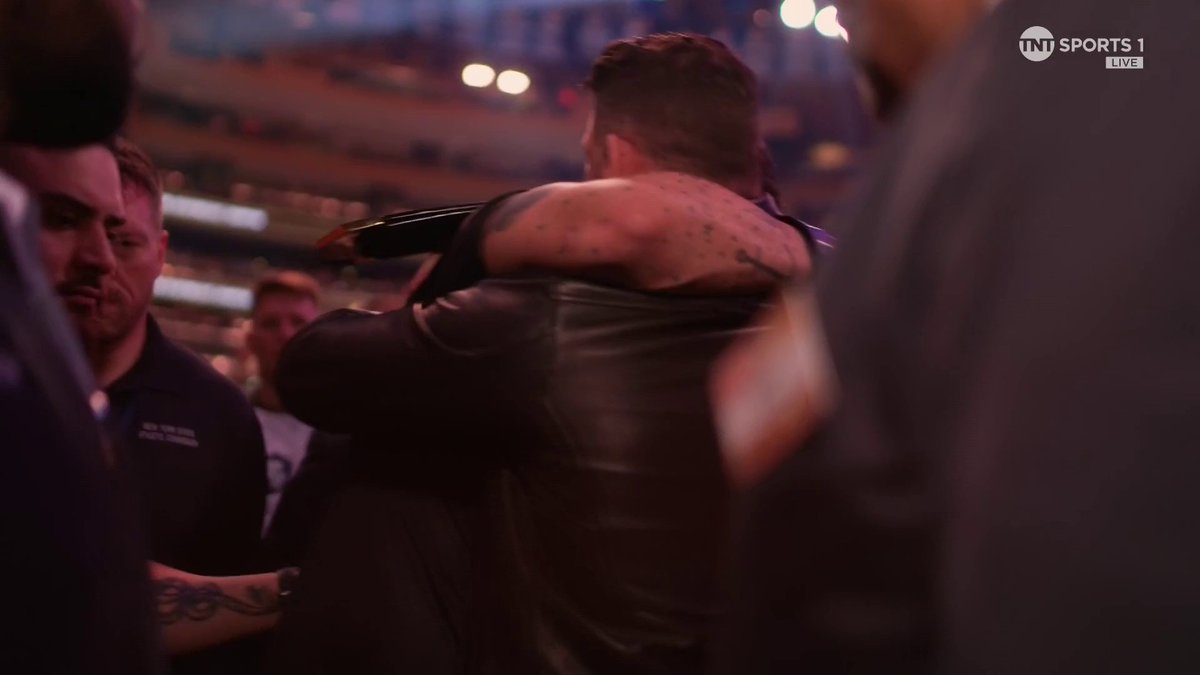 Tom Aspinall and Michael Bisping embrace and you love to see it! ❤️ #UFC295