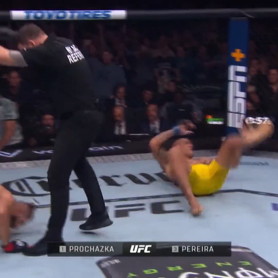CAMPEAAAAAAAAOOOOOO!!!!!! Alex "Poatan" Pereira é o dono do cinturão dos meio-pesados!!!! #UFC295 #UFCBR