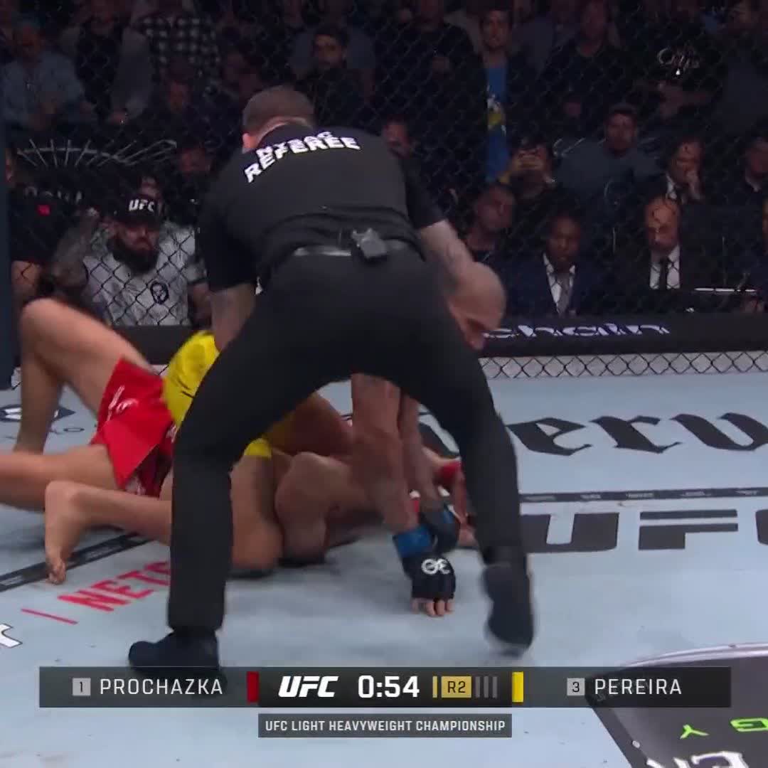 2 ans à l’UFC et déjà 2 titres dans 2 catégories différentes 😱🏆🏆 #UFC295