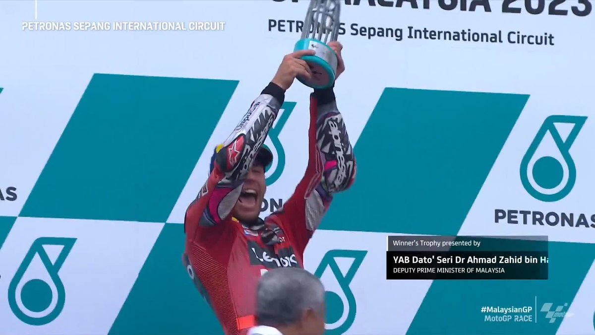 It is all yours, Enea Bastianini! 🏆 Welcome back to the top step of the podium 👏👏👏 #MalaysianGP 🇲🇾