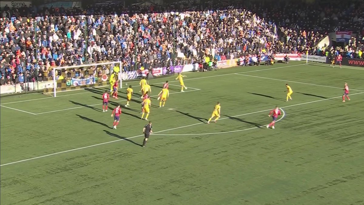 🗣️ "It's a clear dive... He should be cautioned!" Chris Sutton believes Rangers' penalty shouldn't have been given. Your thoughts? 👇