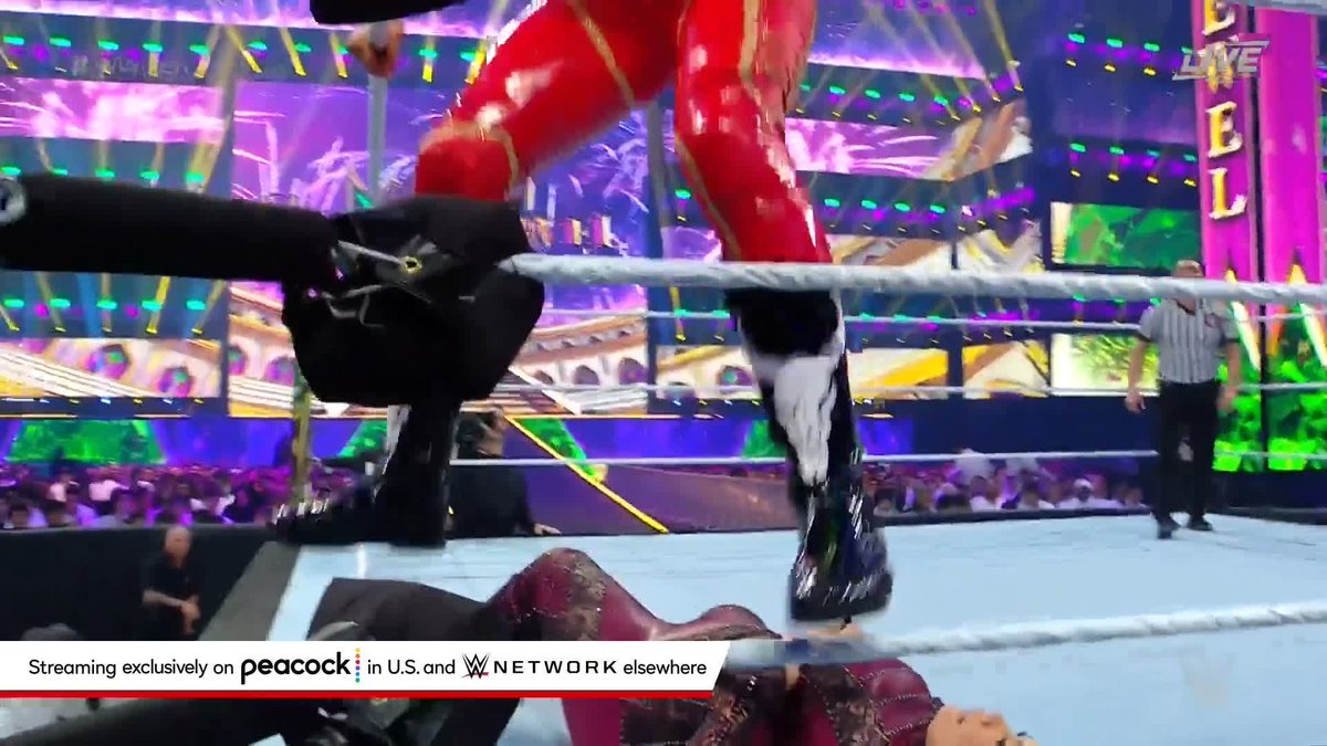 .Raquel ha scatenato le ire di RheaRipley_WWE a #WWECrownJewel! 😡 Rivivi le emozioni del Premium Live Event solo sul WWE Network!