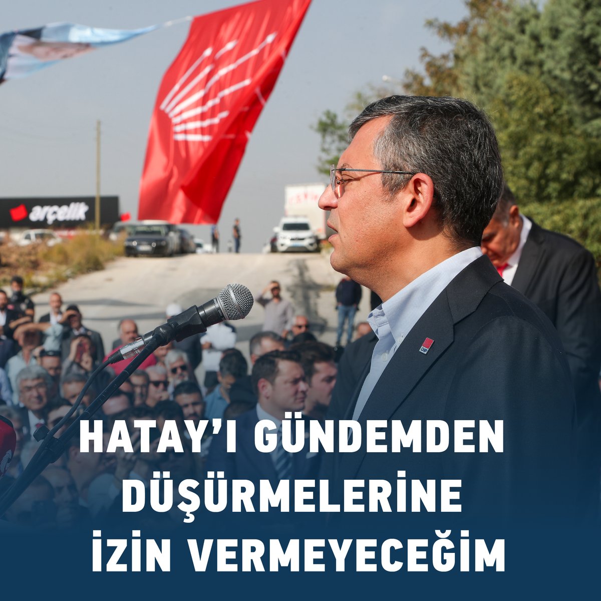 “İlk genel başkanımızın sözünü, son genel başkan olarak ben de tekrarlıyorum; ‘Hatay benim şahsi meselemdir.’ Hatay’ı gündemden düşürmelerine izin vermeyeceğim.”Genel Başkanımız, ilk il ziyaretini gerçekleştirdiği Hatay’da, İl Başkanlığımızı ziyaret ettikten sonra halkla buluştu.