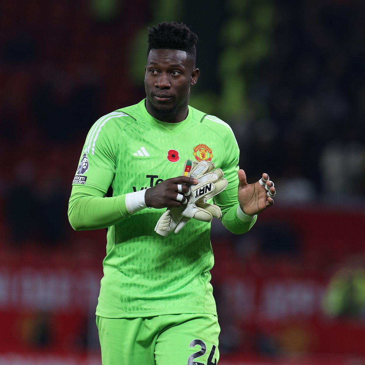 A big stop from Andre Onana 🧤 #MUFC || #PL