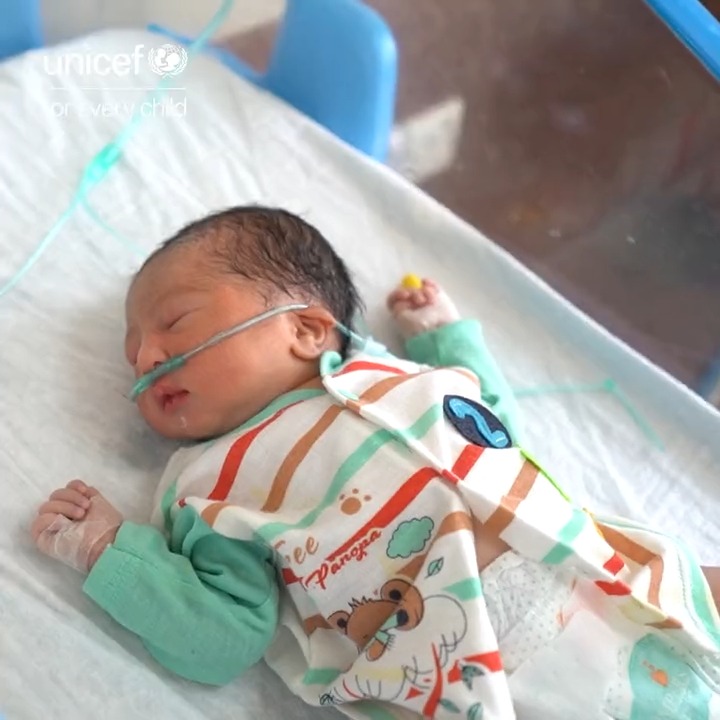 Pneumonia is the leading cause of death among children under the age of 5 in Pakistan. These deaths can be prevented through immunization, early diagnosis and timely provision of oxygen. Learn how oxygen plants set up by UNICEF are helping save precious lives. #WorldPneumoniaDay